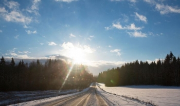 Mot me vranësira dhe intervale me diell