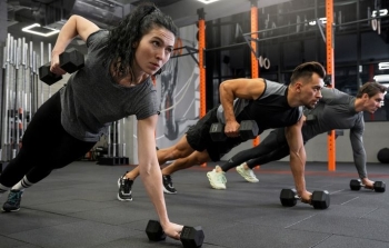 Stresi po ju pengon progresin fizik? Ja pse ushtrimet nuk po japin rezultat