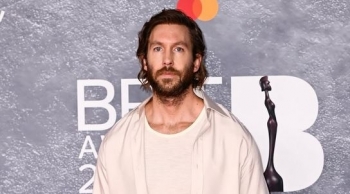 Calvin Harris fiton 13.5 milionë dollarë në betejën ligjore me ish-menaxherin e tij