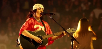 Billie Eilish dënon shkeljet e të drejtave civile dhe dhunën në administratën Trump