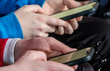 Britania paralajmëron masa për mbrojtjen e fëmijëve online