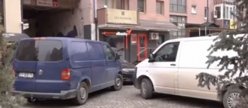 Banorët e lagjes “Qendra” protestojnë për kaosin në parkingje dhe hapësirat publike