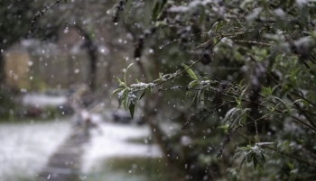 Vranët dhe me shi sot, në zonat malore reshje bore