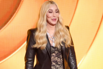 Moment i sikletshëm në Grammy 2026: Cher shpall gabimisht fitues një artist të ndjerë
