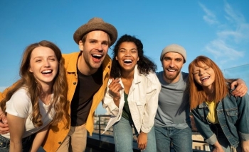 Shkenca konfirmon: Miqësitë e forta janë çelësi i shëndetit të mirë