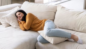 Power nap: Sy gjumë i shkurtër pasdite, ilaçi i trurit dhe energjisë