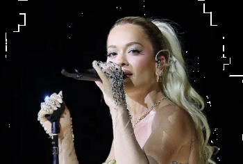 Rita Ora reagon pasi kënga e saj romantike “Tokyo Karaoke” kushtuar Taika Waititit u publikua pa pëlqimin e saj
