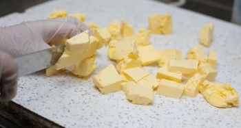 Ushqyerja e foshnjave me gjalpë duhet të jetë e balancuar