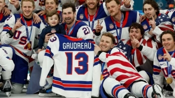 SHBA fiton arin olimpik në hokej pas 46 vitesh, mposht Kanadanë në finale dramatike