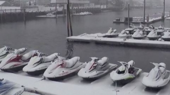 Më shumë se 5,000 fluturime janë anuluar për shkak të reshjeve rekord të borës në bregun lindor të SHBA-së