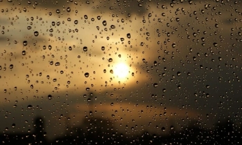 Mot me diell dhe vranësira, gjatë ditës mundësi për shi