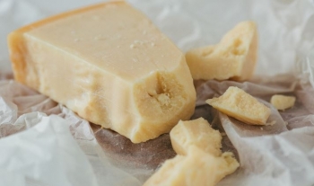 Parmezani po konsiderohet një nga snack-et më të pasura me proteina