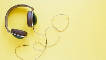 Kufjet me kabllo rikthehen në trend, rriten ndjeshëm shitjet në vitin 2026