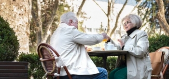 Jetëgjatësia në Shqipëri arrin 80.5 vite, më e lartë në jug dhe te gratë