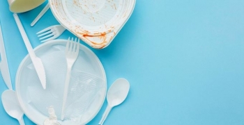 Mikroplastikat në ushqim: Si po hyjnë në organizëm dhe si mund t’i shmangim