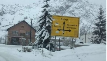 Rruga Pejë–Kullë–Rozhajë e mbyllur për kamionë, pas borës qe ra në Mal të Zi