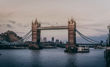 Britania nuk është ndër vendet më me shi në botë, pavarësisht reputacionit