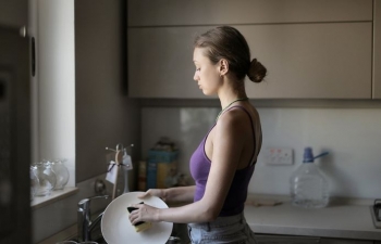 Aplikacionet për punë shtëpiake po ndryshojnë tregun në Indi, mes mundësive dhe presioneve për punëtorët