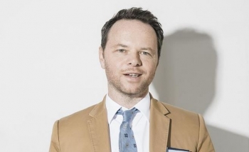 Noah Hawley zëvendëson Guillermo del Toro në Remake-un e filmit 