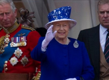 Vendimet e Mbretëreshës Elizabeth II rikthehen në debat pas vdekjes