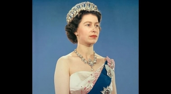 Britania nderon 100-vjetorin e lindjes së Mbretëreshës Elizabeth II me memorial dhe fondacion të ri