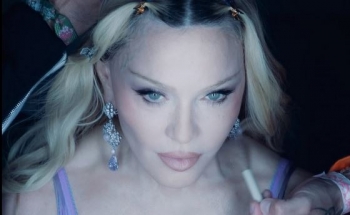 Madonna surprizon fansat në Los Anxhelos, prezanton këngë të reja nga albumi “Confessions II”