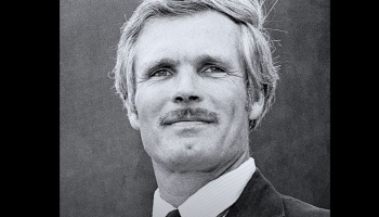 Ted Turner, njeriu që ndryshoi televizionin botëror, ndërron jetë në moshën 87-vjeçare