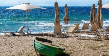 Turisti gjerman fiton mbi 900 euro dëmshpërblim pasi nuk gjente shezllone në hotelin në Greqi