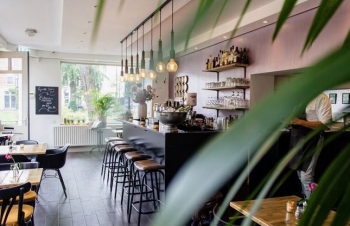 Në Stockholm hapet kafeneja ku Inteligjenca Artificiale “menaxhon” biznesin