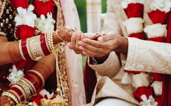 Kryeministri Modi u bën thirrje indianëve: Martohuni në Indi, jo jashtë vendit