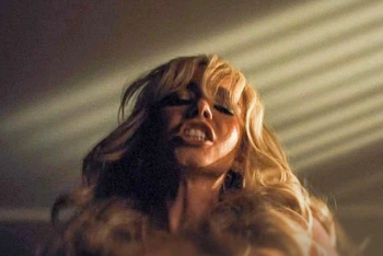 “Euphoria” trondit fansat me episodin dramatik dhe skenat provokuese të Sydney Sweeney