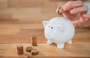 Shumica e njerëzve nuk po kursejnë mjaftueshëm për pension, paralajmëron raporti i ri në Britani