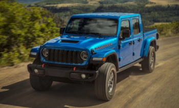 Jeep tërheq përkohësisht nga rrugët 1.1 milion automjete që mund të marrin flakë