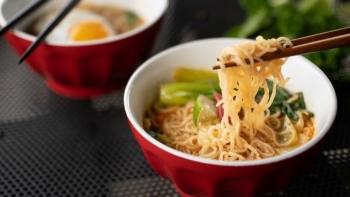 Instant noodles mbeten ndër ushqimet më të konsumuara në botë