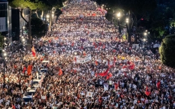 Protestuesit në Shqipëri paraqesin pesë kërkesa kryesore, paralajmërojnë vazhdimin e protestave