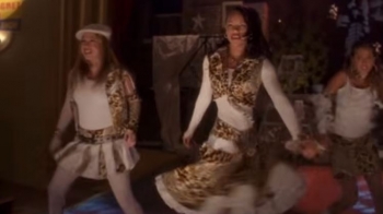 Pas dy dekadash rikthehet filmi ikonik i Disney-t, 