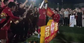 Liga e Fshatrave po pushton Kinën, miliona tifozë ndjekin futbollin amator