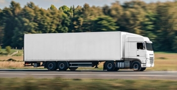 Edhe sot kufizohet qarkullimi i kamionëve mbi 20 tonë në autostrada