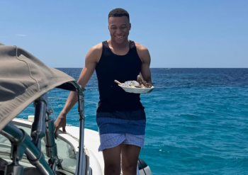 Mbappe nxit thashethemet për romancë me Ester Exposito pas fotove nga pushimet