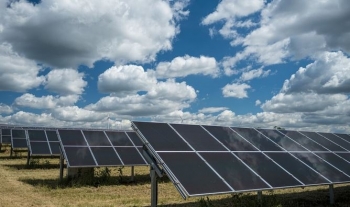 India arrin një moment historik: Energjia e pastër mbulon mbi gjysmën e kërkesës për energji elektrike