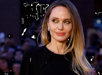 Angelina Jolie shet shtëpinë në Los Angeles për 24.75 milionë dollarë