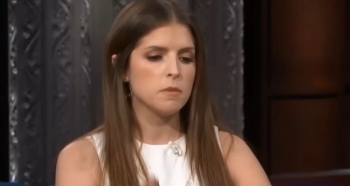 Anna Kendrick është në kulmin e lumturisë që do të drejtojë filmin 