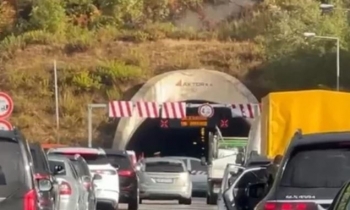 Bllokohet hyrja e tunelit në aksin Tiranë–Elbasan, dyshohet për aksident