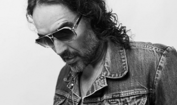Russell Brand del para gjykatës në Londër, përballet me shtatë akuza për sulme seksuale