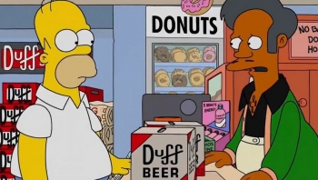 Personazhi Apu rikthehet në “The Simpsons” me zë të ri pas polemikave për stereotipet racore