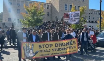 Pedagogët në Shqipëri bojkotojnë mësimin në mbështetje të studentëve protestues