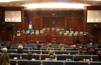 Kuvendi miraton rezolutën për vrasjen e Arlinda Zekajt dhe parandalimin e dhunës ndaj grave