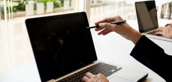 Apple prezanton MacBook Pro-n e parë me ekran me prekje